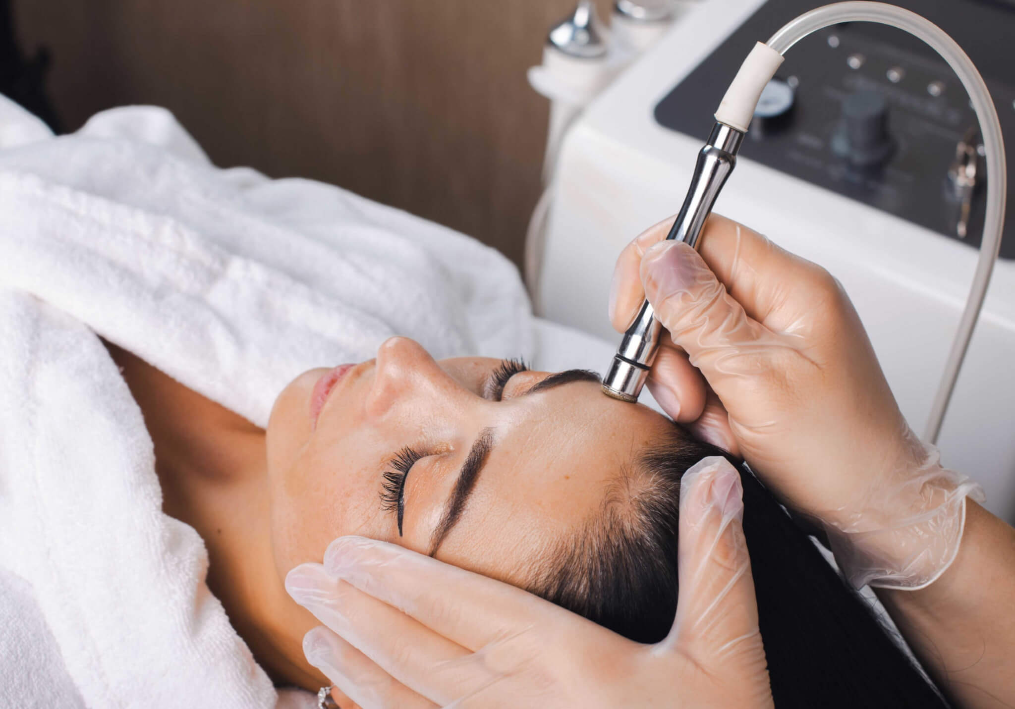 Microdermabrasion and Hydrodermabrasion: A Science-Based Guide